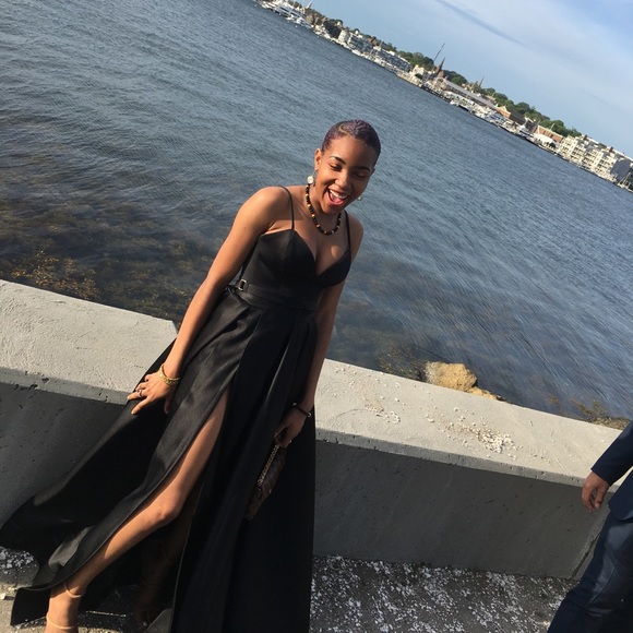 Black dress - Picture 3 of 8